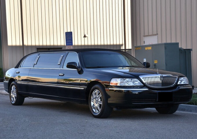 Fairfield Lincoln Stretch Limo feet